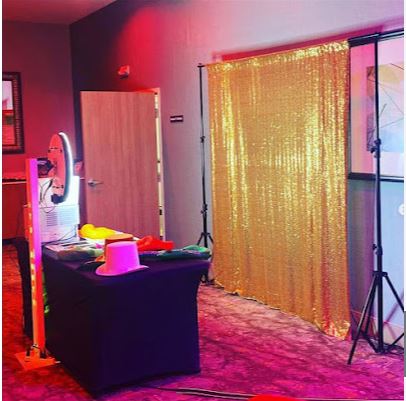 Why Should You Choose a Photo Booth Rental with Props and Backdrops for New Year’s Eve in Houston?